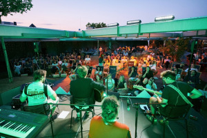 Veliki finale ALEJINIH koncertov nad mestom kot uvod v pisano jesen